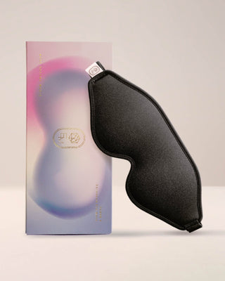 The EM Cosmetics Cloud 9 Daydream Eye Mask in black silk, a soft, comfortable sleep mask designed to block out light.
