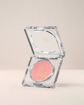 EM Cosmetics Cosmic Pearl Dewy Eyeshadow in Venus, a dazzling liquid gold that creates a molten metal, dewy effect.