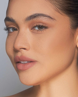 Before-and-after of model using EM Cosmetics Corselette Bronzer in Silhouette to add warmth and definition.