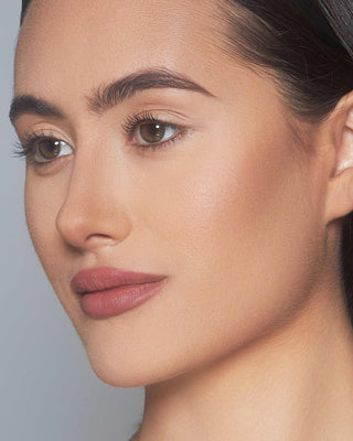 Before-and-after of model using EM Cosmetics Corselette Bronzer in Slip for a natural, sculpted look.