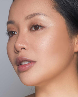 Michelle Phan using EM Cosmetics Corselette Bronzer in Slip to softly sculpt and warm her complexion.