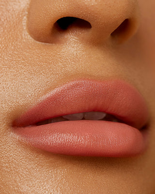 Model Kyrah wearing EM Cosmetics Soft Blur Velvet Lip Liner in Bunny for a soft pink pout.