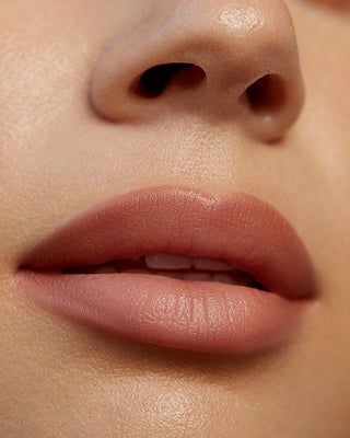 Model Anna wearing EM Cosmetics Soft Blur Velvet Lip Liner in Fawn for a peachy nude look.