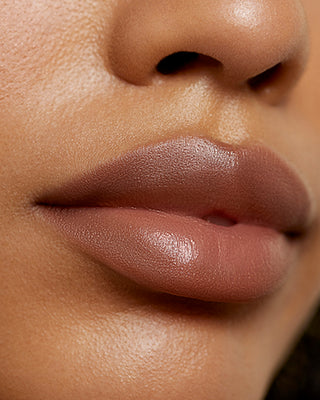 Model Khali wearing EM Cosmetics Soft Blur Velvet Lip Liner in Mink for defined lips.