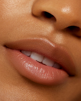 Model Mariah wearing EM Cosmetics Soft Blur Velvet Lip Liner in Teddy for a soft lip contour.